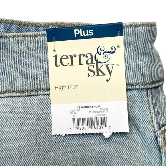 Terra & Sky Size 22W High Rise Light Wash Frayed Hem Side Silt Denim Jean Shorts - Picture 4 of 9